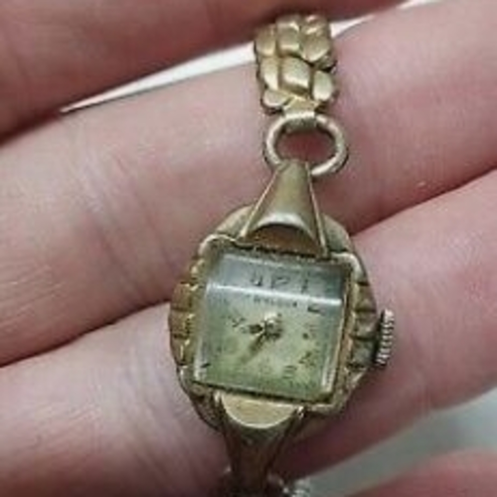 Boulva Vintage Gold Women's Watch